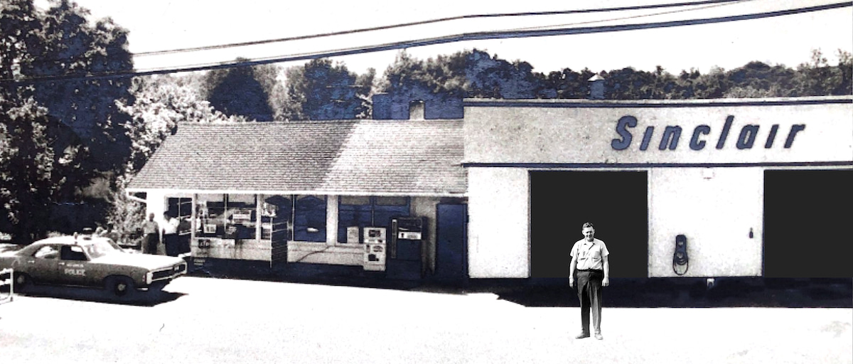 Black and white picture of Melson's garage when it was also a Sinclair station
